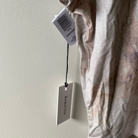 Size large Aritzia everyday T-shirt. - Picture 5 of 5